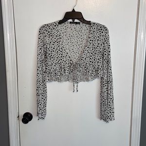 Boohoo long sleeve, front tie crop top. Size 4